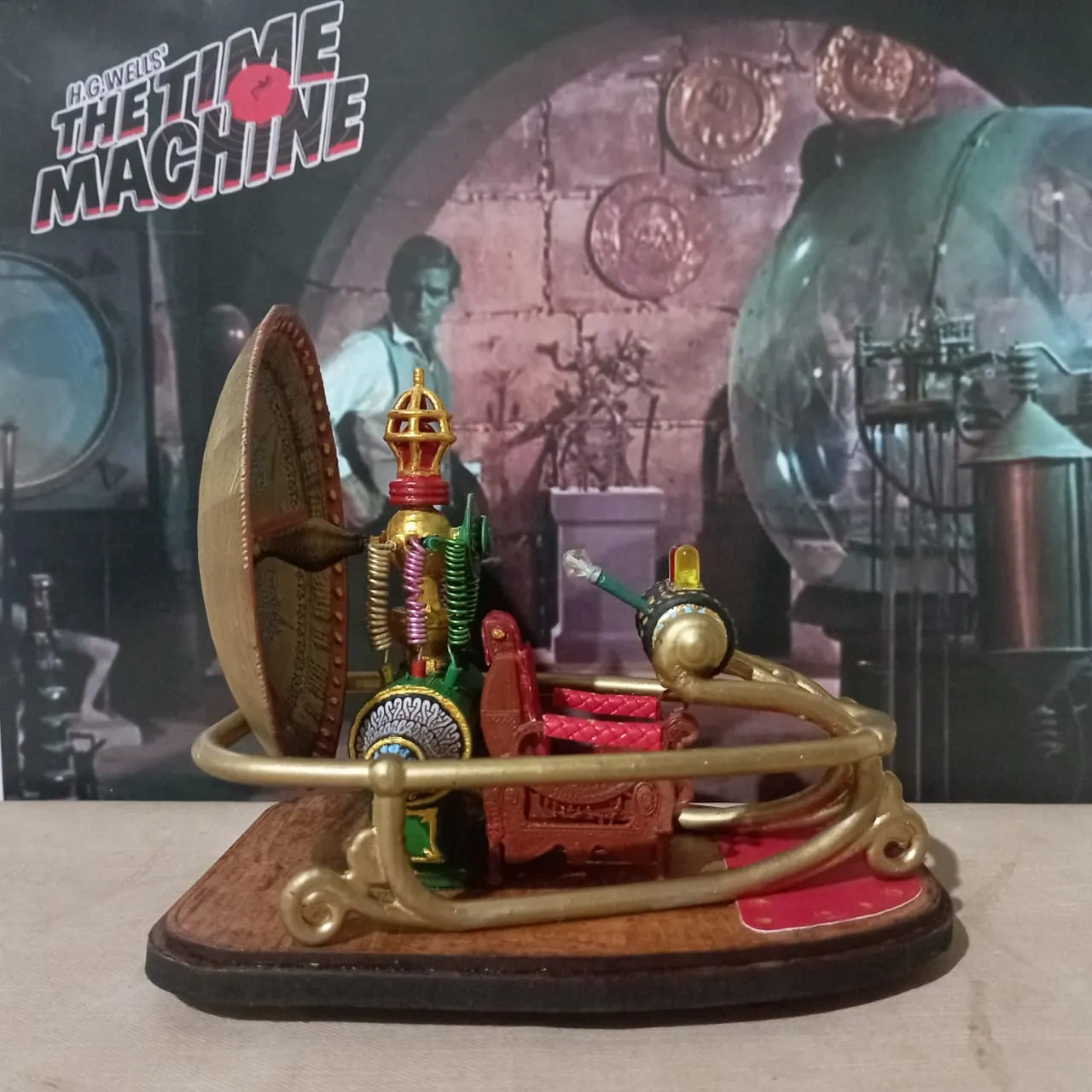 HG Wells' Time Machine Deluxe scale model