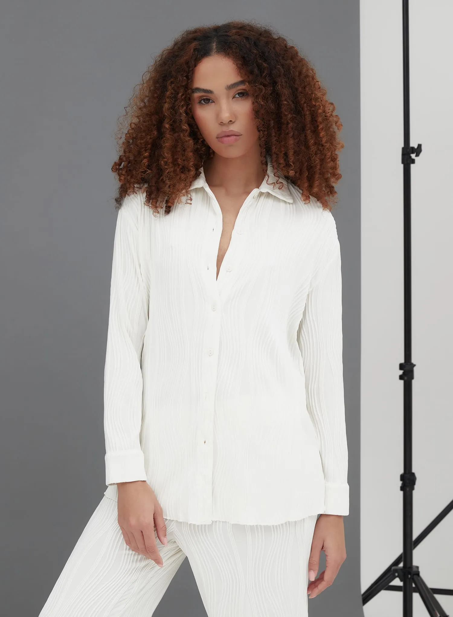 Off White Relaxed Plisse Shirt - Tela