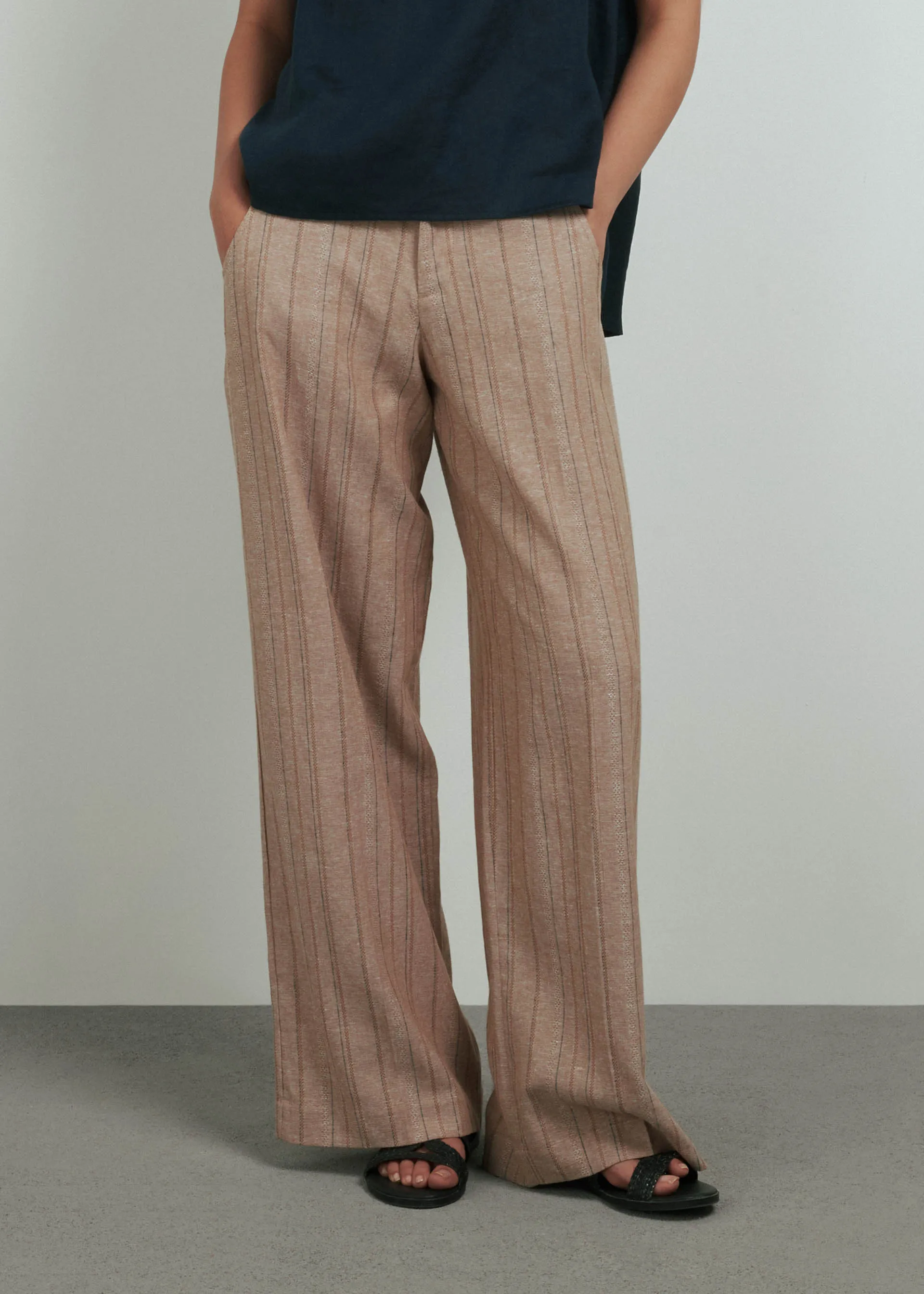 Pantaloni in lino gessati